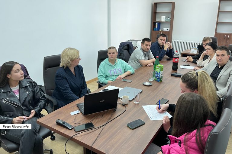 Opštinsku upravu opštine Ljubovija u utorak, 21. maja 2025. godine, posetila je Jelena Čubrilo Vranac, konsultant na izradi Lokalnog akcionog plana za mlade opštine Ljubovija. Tom prilikom predstavljeni su rezultati ankete sprovedene u aprilu ove godine, u okviru pripreme za izradu Lokalnog akcionog plana za mlade opštine Ljubovija (LAP).
