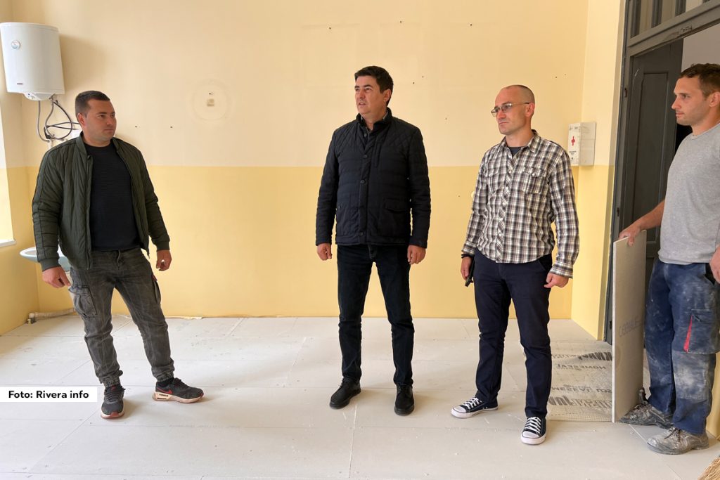 Radovi na energetskoj sanaciji Osnovne škole „Petar Vragolić“ u Donjoj Ljuboviđi, jednoj od najstarijih obrazovnih ustanova na teritoriji opštine Ljubovija, ušli su u završnu fazu. Ova škola, koja ove godine obeležava značajan jubilej, 175 godina postojanja, dobija značajna unapređenja u cilju poboljšanja energetske efikasnosti i uslova za rad i boravak učenika i nastavnog osoblja.