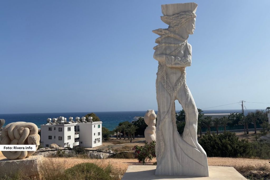 Na jugoistočnoj obali Kipra, u turističkom mestu Aja Napa, nalazi se jedan od najpoznatijih muzeja na otvorenom u Evropi, Park skulptura, koji svake godine okuplja umetnike iz celog sveta.