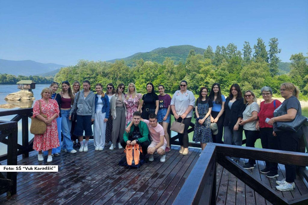 Ove nedelje, Srednja škola „Vuk Karadžić“ iz Ljubovije imala je čast da ugosti učenike i profesore Prve mariborske gimnazije, kao i profesore Srednje ekonomske škole iz Maribora, sa kojom je zvanično uspostavljena saradnja i započet program razmene učenika.