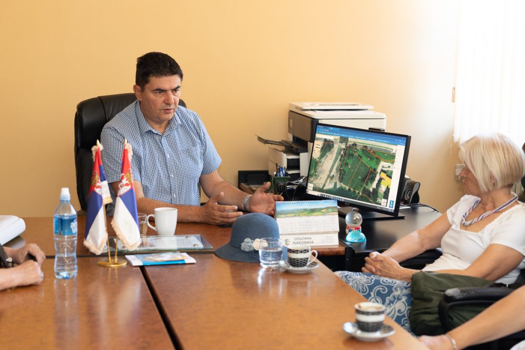 Sastanak na temu uredjenja gradske plaze u Ljuboviji 2