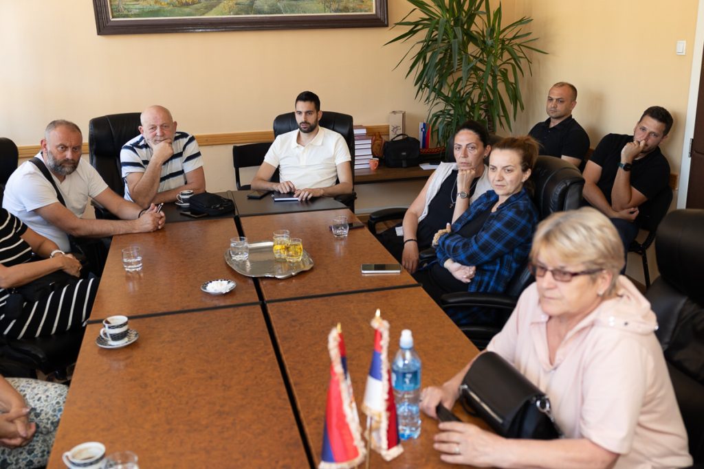 Sastanak na temu uredjenja gradske plaze u Ljuboviji 6