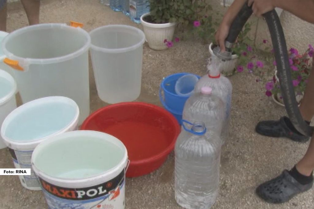 Problem sa vodosnabdevanjem u čačanskom selu Bresnica je višedecenijska muka, koja naročito biva izražena tokom sušnih letnjih dana. Meštani nemaju vodu ni za osnovne potrebe, pa je svaki vreo dan za njih jako težak.