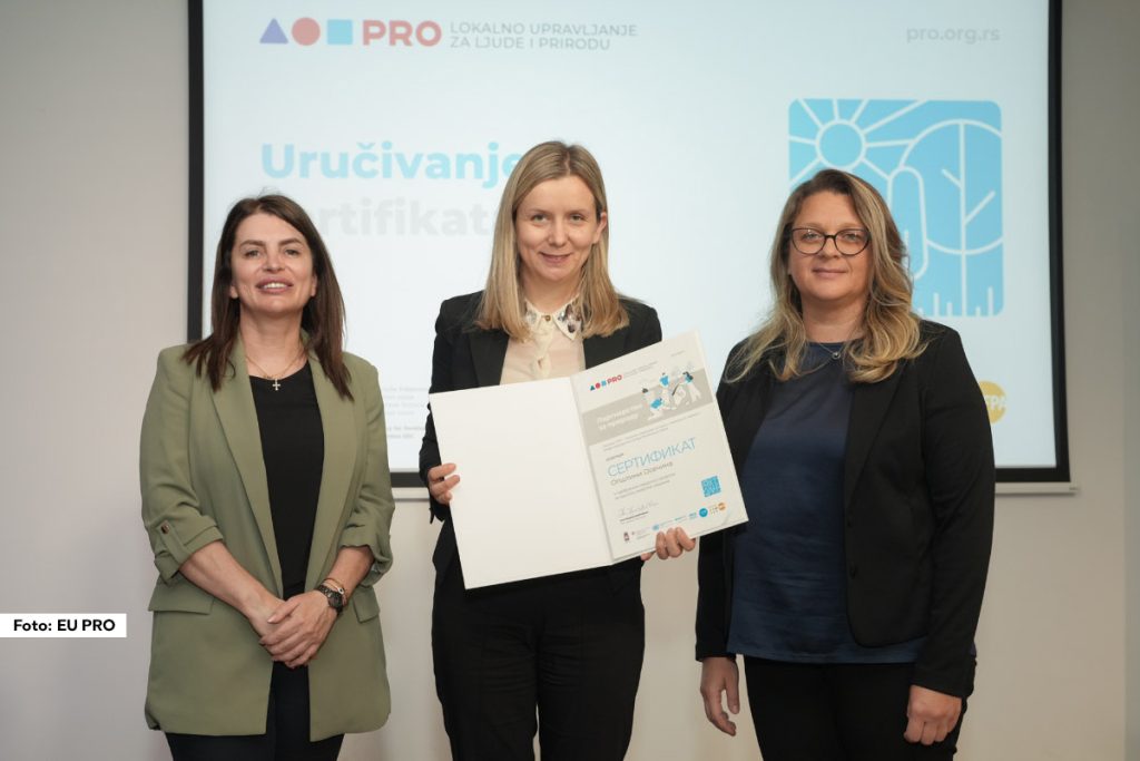 Na događaju održanom 27. maja u Beogradu svečano su uručeni sertifikati predstavnicima 18 lokalnih samouprava iz Srbije za sprovođenje projekata namenjenih zaštiti životne sredine na lokalnom nivou u okviru programa Ujedinjenih nacija „PRO – Lokalno upravljanje za ljude i prirodu“, koji se sprovodi uz podršku Vlade Švajcarske.