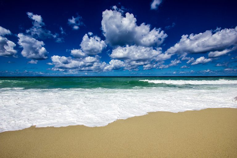 Leto je iza ugla, a mnogi već maštaju o toplim plažama, tirkiznom moru i mirisu soli u vazduhu. Ipak, finansije često mogu da pokvare planove za idealan odmor. Kada pričamo o moru, složićete se da uvek fali još.