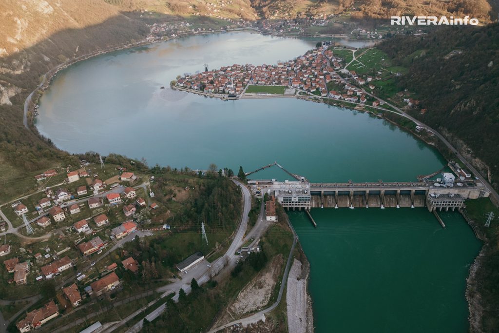 U susret letnjoj sezoni, opština Mali Zvornik sprovela je niz aktivnosti na uređenju i čišćenju javnih površina koje se koriste za odmor i rekreaciju građana i turista.