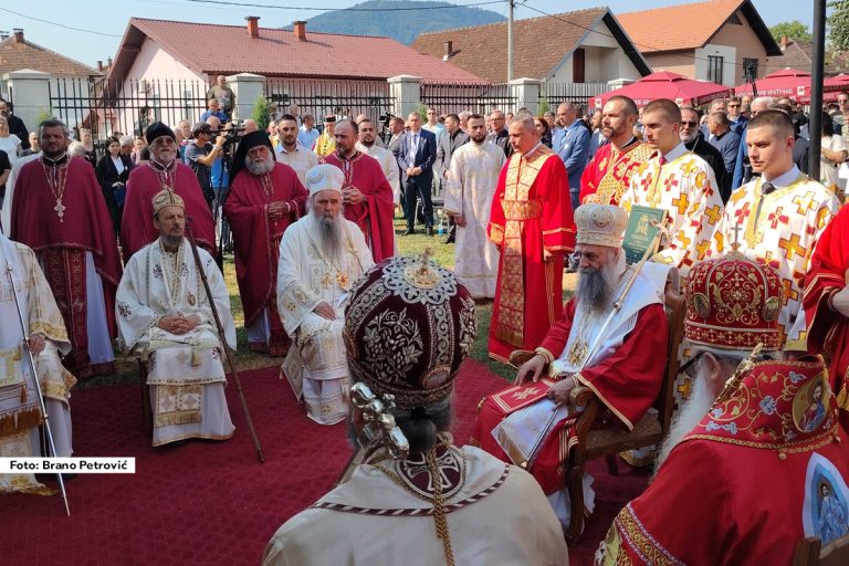 U Bratuncu je 5. jula obeležena godišnjica stradanja srpskog stanovništva tokom ratnih devedesetih na području Srebrenice, Bratunca, srednjeg Podrinja i opština regije Birač.