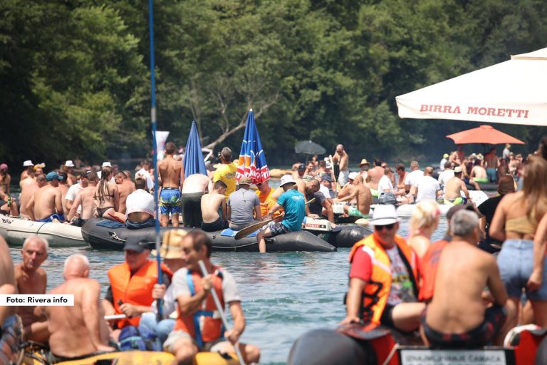 Danas se u Ljuboviji održava 25. Drinska regata, jedna od najznačajnijih i najposećenijih manifestacija u ovom delu Srbije, koja okuplja ljubitelje reke, prirode i dobre zabave iz svih krajeva zemlje. Na obali Drine okupili su se učesnici svih generacija, spremni za veselu i uzbudljivu avanturu na vodi.