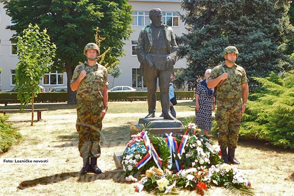 Gradski odbor SUBNOR-a obeležio je juče, 4. jula, nekadašnji državni praznik Dan borca, polaganjem venaca na spomenik Vladi Zečeviću i kod biste Georgija Jakšića, kao i na spomenik Čedomiru Mihailoviću i njegovoj porodici u Voćnjaku, spomen-kosturnicu u Banji Koviljači i spomen-obeležje u Lešnici.
