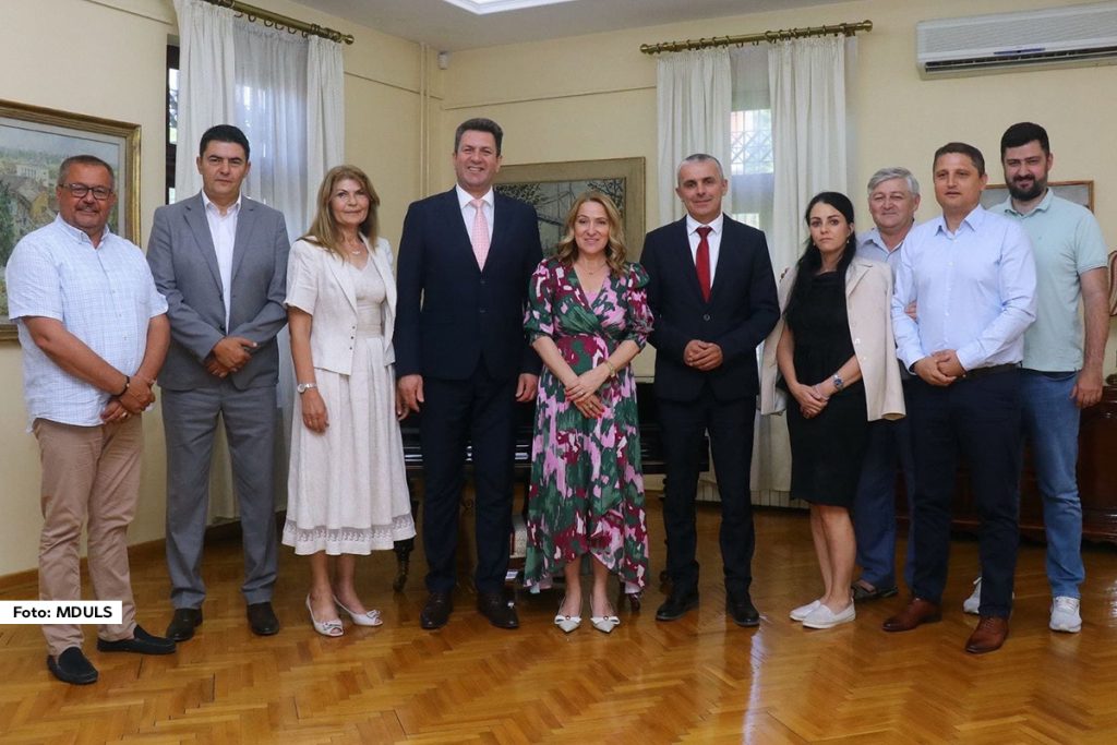 Ministarka državne uprave i lokalne samouprave Snežana Paunović u nedelju, 13. jula bila je u poseti Šapcu gde je razgovarala sa predstavnicima jedinica lokalnih samouprava Mačvanskog upravnog okruga.