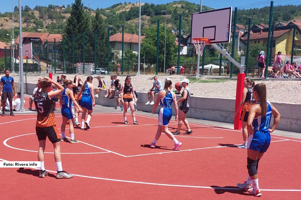 Bajina Bašta - U Bajinoj Bašti, u sali bioskopa „Vlaja”, održana je peta, ujedno i poslednja sednica Skupštine Međuopštinskih sportskih igara (MOSI) Višegrad 2025, nakon čega je opština Bajina Bašta zvanično preuzela predsedavanje Skupštinom MOSI. 