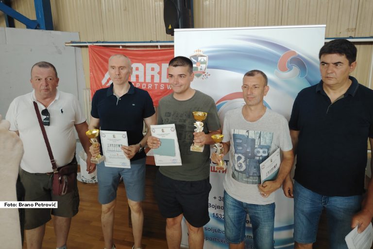 U organizaciji šahovskog kluba "Drina" i uz podršku Sportskog saveza opštine Ljubovija dana 6. jula 2025. godine u hali Srednje škole "Vuk Karadžić" u Ljuboviji održan je internacionalni šahovski turnir povodom "Dana Drinske regate".