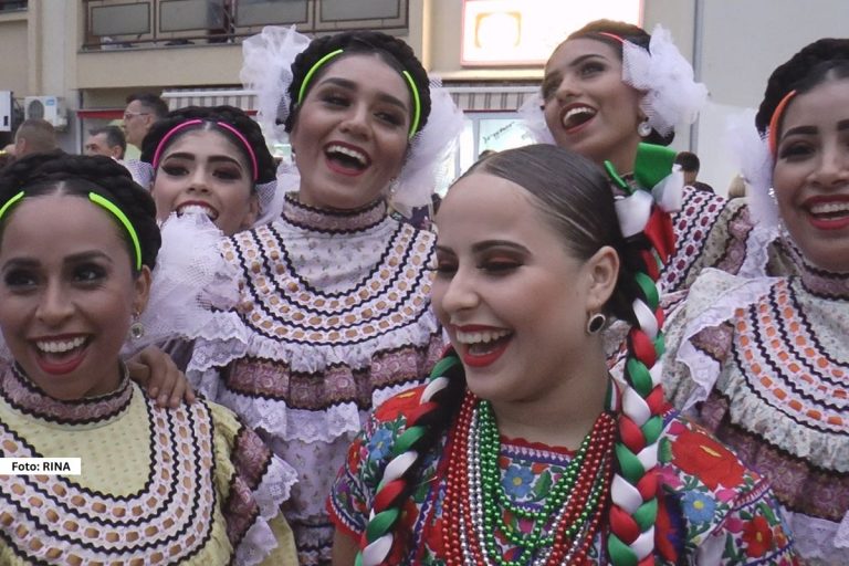 Etnofest Čačak biće i ovog leta središte svetskog folklora i tradicije, jer od 20. do 25. jula u ovaj grad stižu ansambli iz čak osam zemalja sa tri kontinenta. Gradski