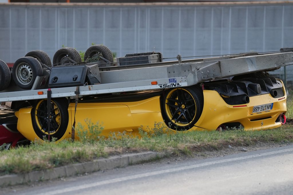 prevrnut ferari na krov Preljina 03