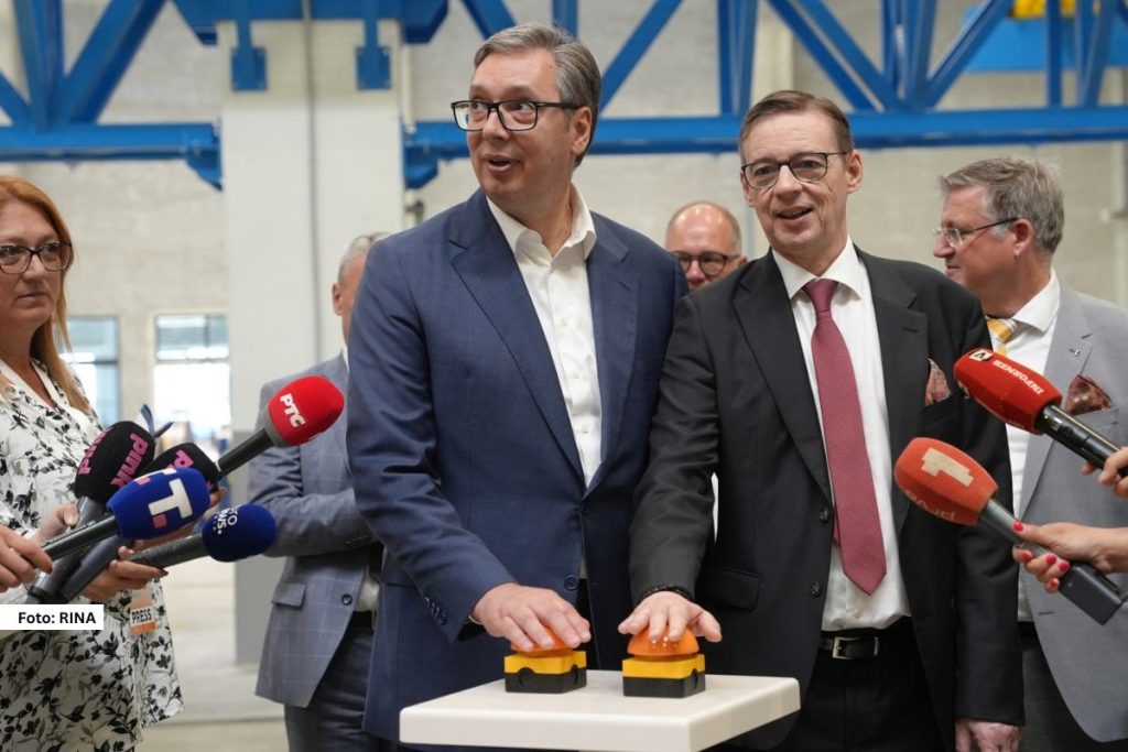 Nemačka fabrika PWO koja se bavi proizvodnjom delova za automobilsku industriju, svečano je otvorena danas u Preljini kod Čačka. Otvaranju je prisustvovao i predsednik Srbije Aleksandar Vučić.