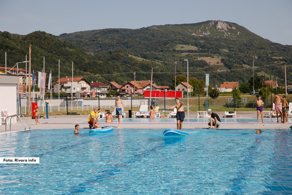 U Ljuboviji su juče, 28. avgusta 2025. godine, na gradskom bazenu održane Igre na vodi – Ispravi Drinu, u okviru manifestacije Letnje note u Ljuboviji. Događaj je prvobitno bio planiran za 30. avgust, ali je zbog najavljenih nepovoljnih vremenskih uslova pomeren dva dana ranije.