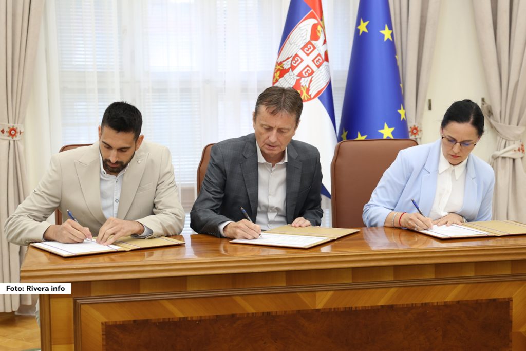 U Vladi Republike Srbije danas je potpisan ugovor o izvođenju radova na izgradnji glavnog cevovoda Uzovnica–Gračanica (Manastir Soko-Grad) na teritoriji opštine Ljubovija, čime će biti rešen dugogodišnji problem vodosnabdevanja za oko 500 stanovnika ovog kraja.