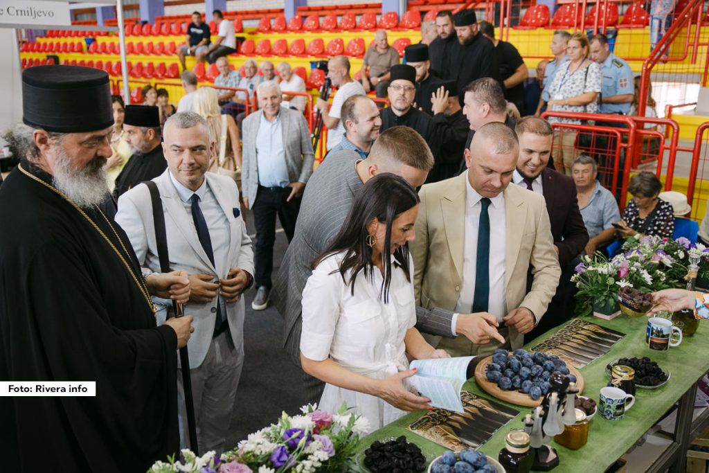 Međunarodna poljoprivredna, privredna i kulturna manifestacija "Sajam šljiva" ove godine proslavila je 20 godina postojanja. Ovogodišnji jubilarni Sajam koji se održava u čast tradicije i šljive otvorili su državna sekretarka Ministarstva poljoprivrede, šumarstva i vodoprivrede Jelena Blagojević i predsednik opštine Osečina, Nikola Tomić.