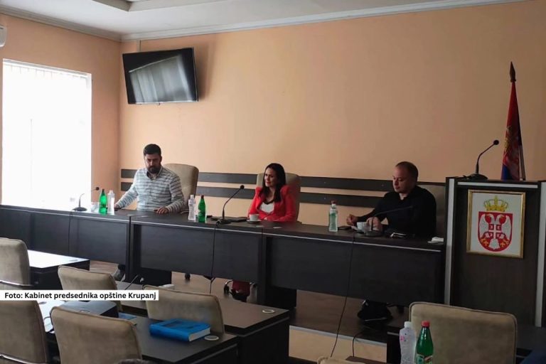 Sastanak u okviru projekta Sliv reke Drine održan je danas u opštini Krupanj, sa ciljem jačanja međusobne saradnje lokalnih samouprava koje se nalaze u ovom važnom regionalnom području.