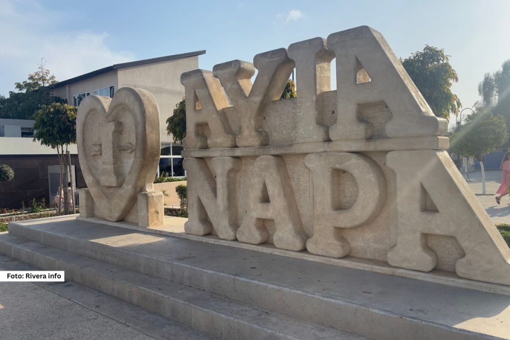 Kipar za srpske turiste postaje jedna od najtraženijih destinacija zbog čistog i toplog mora, kao i dugih peščanih plaža koje su pogodne za porodice i mlade. More