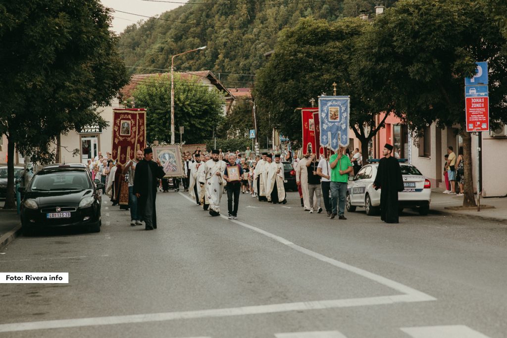 Hram Preobraženja Gospodnjeg u Ljuboviji juče je svečano obeležio svoju slavu, Preobraženje Gospodnje, i veliki jubilej, 85 godina od osvećenja.