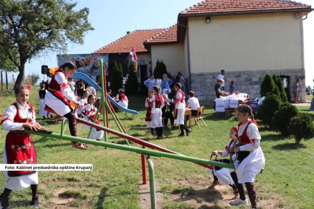 Miholjski susreti sela održani su u nedelju, 7. septembra 2025. godine u selu Šljivova kod Krupnja, uz bogat program koji je okupio meštane, posetioce i goste iz okolnih mesta.