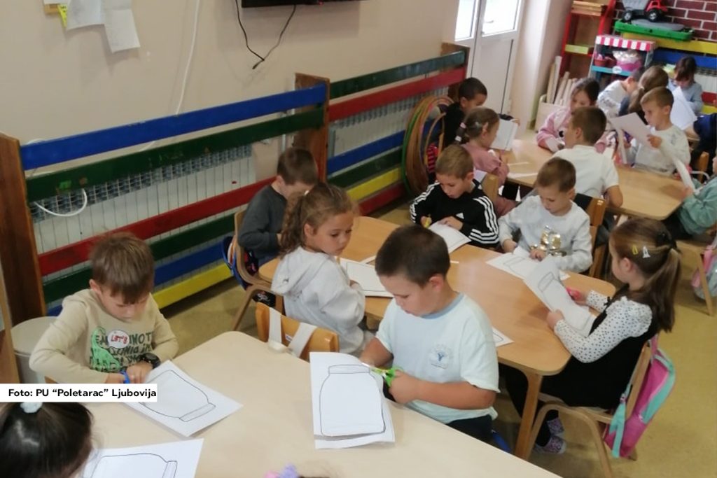 Povodom Dana učitelja, predškolska grupa 1 u PU "Poletarac" Ljubovija obeležila je ovaj dan na kreativan i zanimljiv način.
