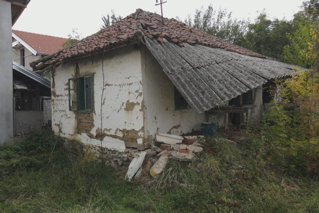 Drugovi iz detinjstva pomažu čobanu Grči iz Srbije da obnovi kuću.