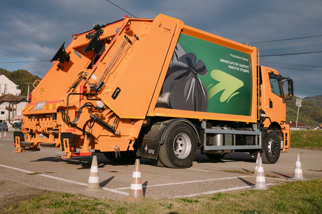 kamion smecar Ljubovija Rivera info 18