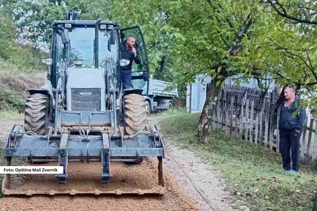Nasipanje lokalnih puteva u opštini Mali Zvornik obuhvata više seoskih mesnih zajednica.