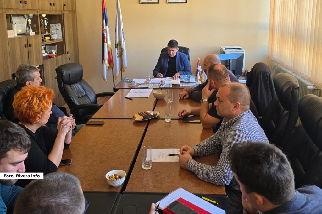 U zgradi Opštine Ljubovija danas je održana 49. sednica Opštinskog veća, kojom je predsedavao predsednik opštine Milan Jovanović, ujedno i predsednik Opštinskog veća.