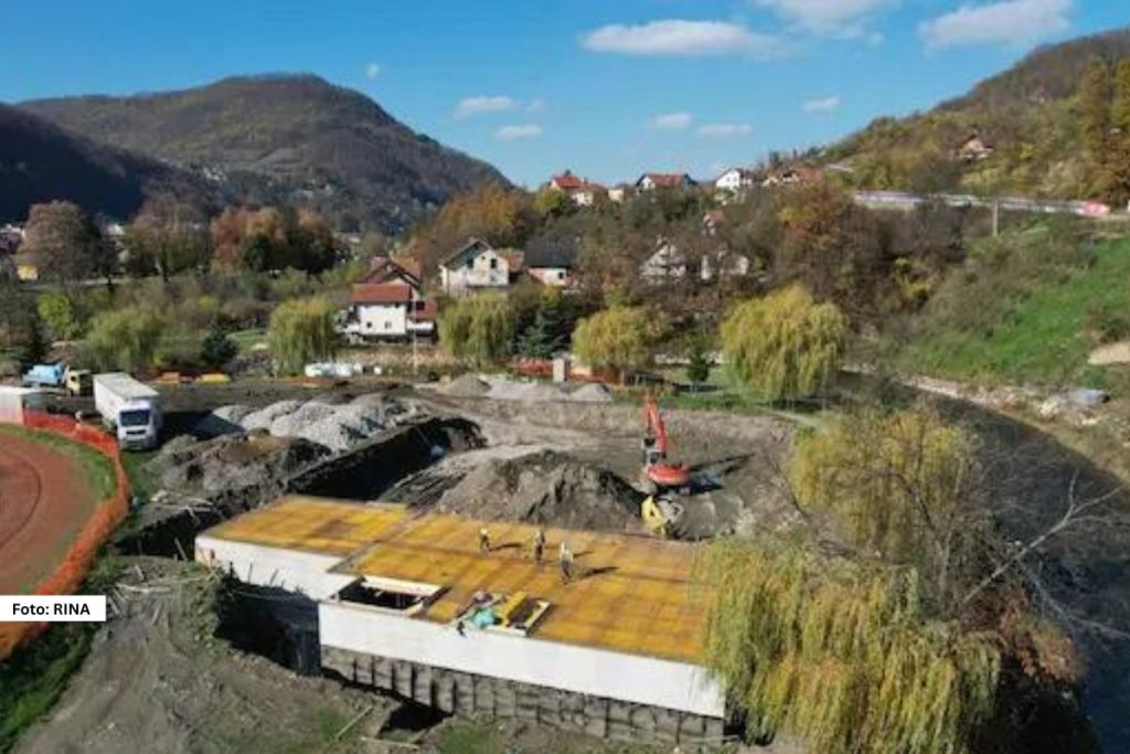 Do sada su Ivanjičani tokom letnjih meseci do najbližeg bazena morali putovati u susedne opštine, ali od sledeće sezone to više neće biti slučaj.