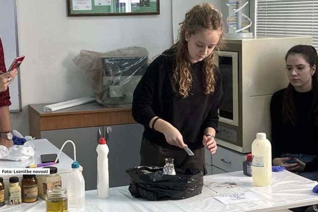 okupljajući oko dve stotine sedmaka i osmakа iz više osnovnih škola rađevskog kraja.