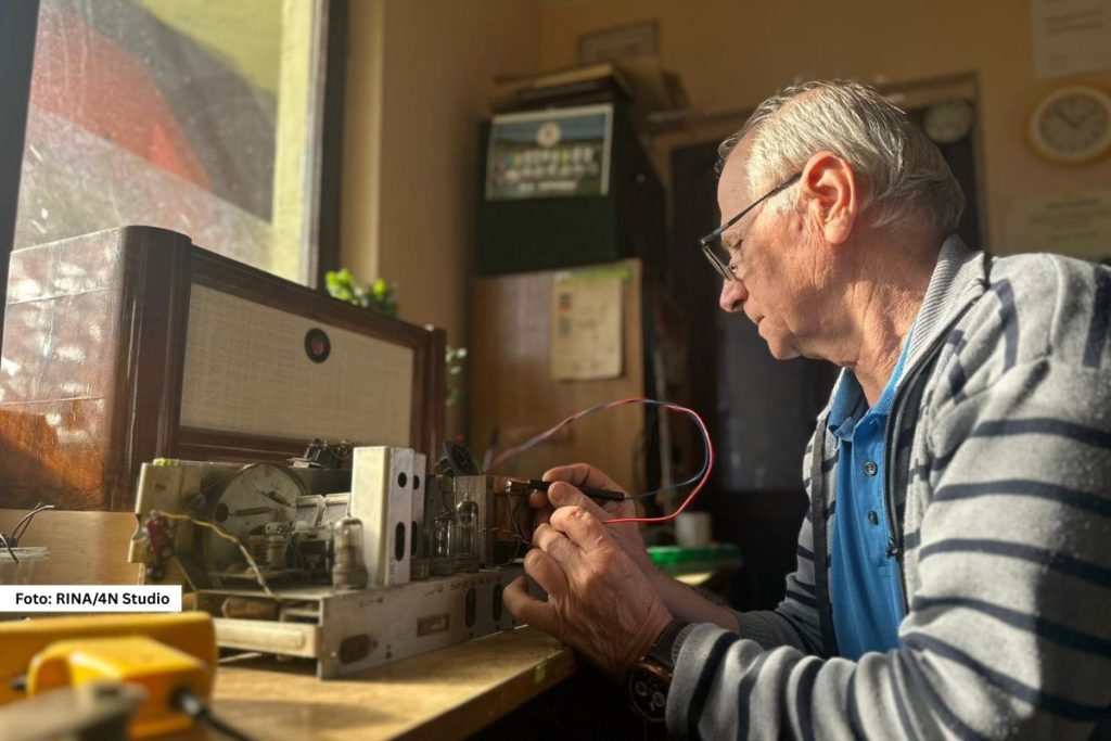 U vremenu kada digitalna tehnologija preuzima gotovo svaki segment života, jedan Užičanin, poslednji radio-mehaničar, čuva tradiciju od zaborava.
