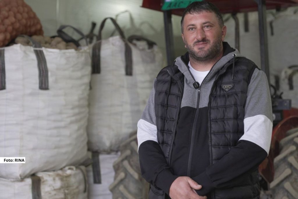 Na padinama prelepe, ali surove planine Golije smestilo se selo Šarenik u kojem se i dalje živi kao što se živelo nekad. 