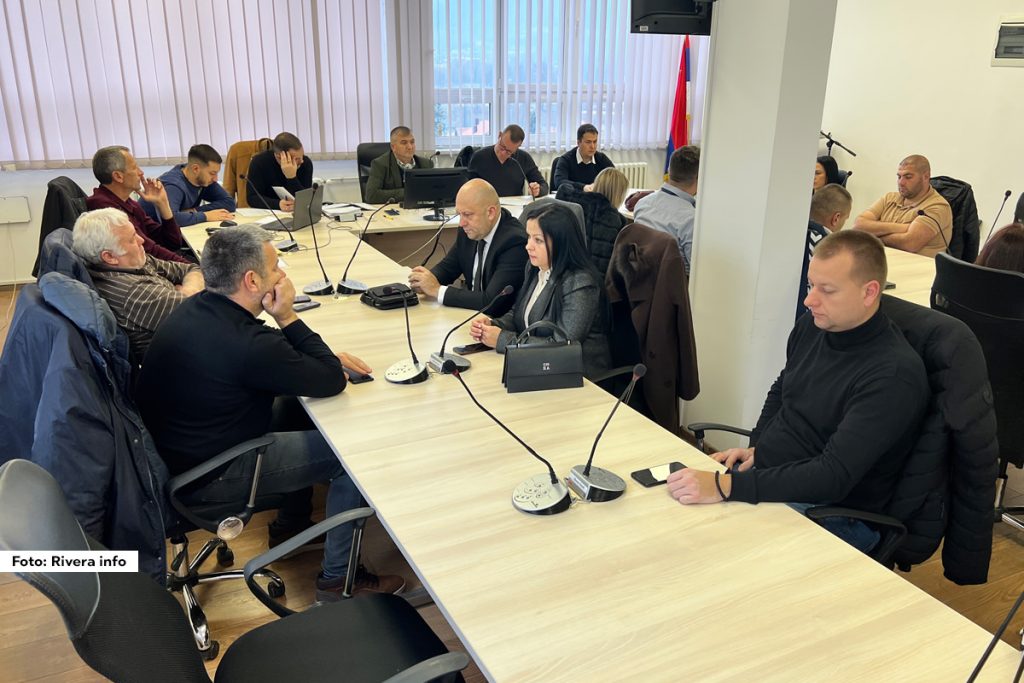 U zgradi Opštinske uprave u Ljuboviji, u ponedeljak, 22. decembra, sa početkom u 10 časova, održana je 14. redovna sednica Skupštine opštine Ljubovija, na kojoj su odbornici razmatrali niz važnih odluka koje se odnose na funkcionisanje lokalne samouprave u narednoj godini.