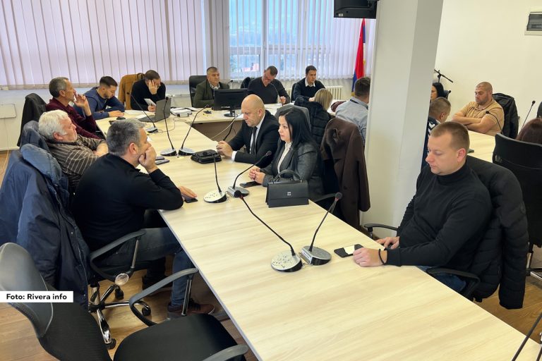 U zgradi Opštinske uprave u Ljuboviji, u ponedeljak, 22. decembra, sa početkom u 10 časova, održana je 14. redovna sednica Skupštine opštine Ljubovija, na kojoj su odbornici razmatrali niz važnih odluka koje se odnose na funkcionisanje lokalne samouprave u narednoj godini.