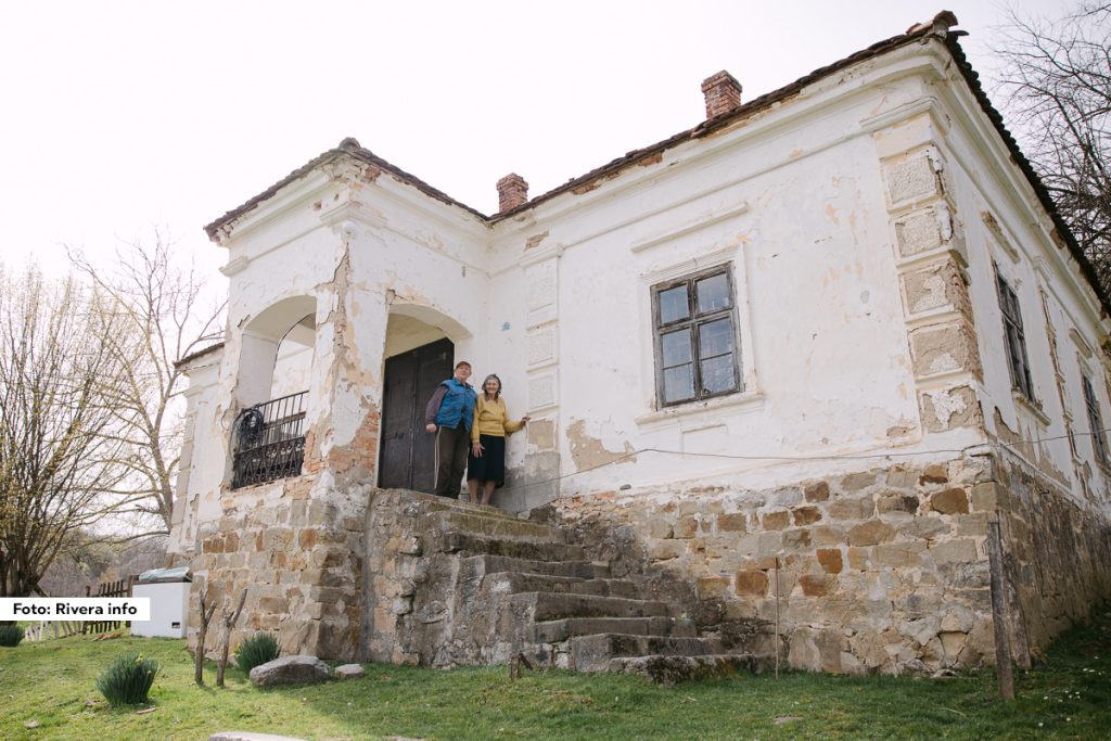 Osečina - Najstarija kuća u Osečini nalazi se u selu Sirdija i već više od jednog veka stoji kao tihi svedok istorije, ljudi i vremena koja su se smenjivala. Sagrađena krajem XIX veka, između 1890. i 1895. godine, ova kuća nije samo građevina, već deo kolektivnog sećanja jednog kraja i jedna autentična priča iz naroda, ispričana kroz sudbinu porodice Marković.