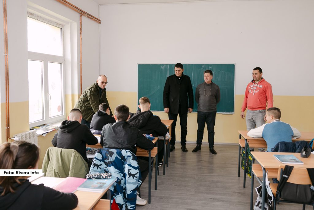 Osnovna škola „Petar Vragolić“ učestvovala je na javnim pozivima Ministarstva prosvete i Ministarstva pravde tokom 2025. godine, na osnovu kojih su joj odobrena sredstva za realizaciju ukupno četiri značajna projekta.