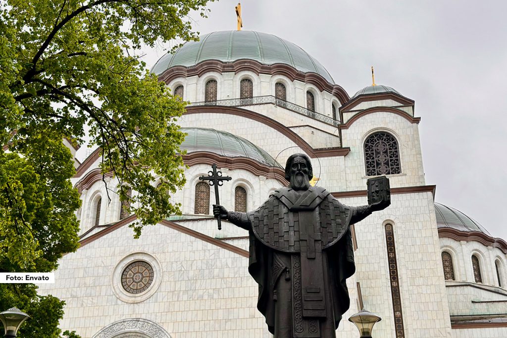 Srpska pravoslavna crkva i vernici danas obeležavaju Savindan, praznik posvećen Svetom Savi, utemeljivaču Srpske pravoslavne crkve, prvom srpskom arhiepiskopu, prosvetitelju i zakonodavcu.