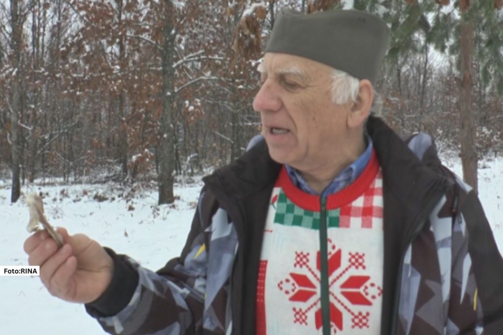 Veliki broj meštana, ali i putnika namernika uživao je u Božiću, osmesima, tradiciji ali i po malo zaboravljenom narodnom običaju, gledanju u plećku.