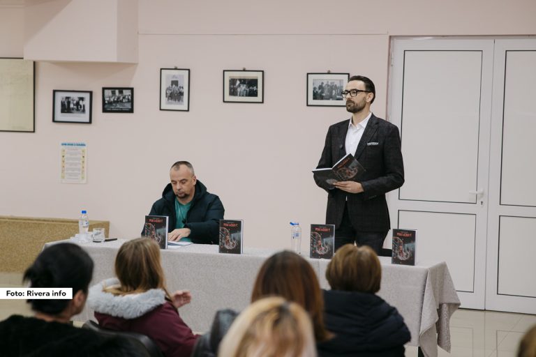 U holu sale bioskopa u Ljuboviji održano je književno veče i promocija zbirke poezije „Žigosanje“ autora Srđana Ristića.