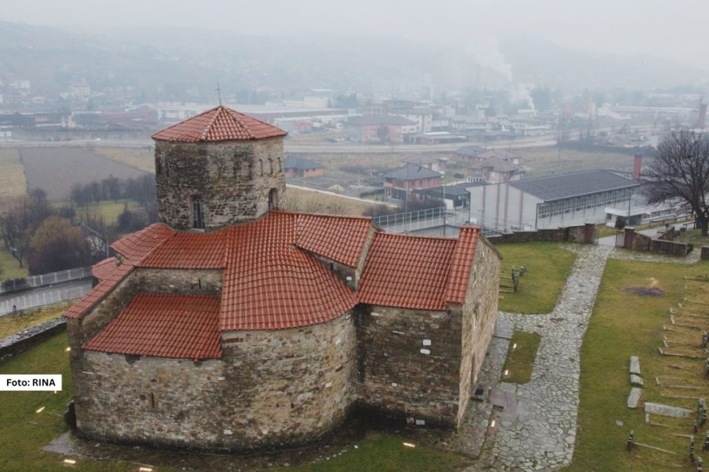 Na uzvišenju samo nekoliko kilometara od Novog Pazara nalazi se najstariji spomenik crkvene arhitektire u Srbiji, posvećen Svetim apostolima Petru i Pavlu.  