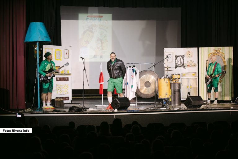 Sala bioskopa u Ljuboviji danas je bila ispunjena pesmom, osmesima i dečjom energijom. Multimedijalna muzičko-scenska predstava „Boki i KrokoROKodilosi“, koju je Opština Ljubovija organizovala kao poklon deci povodom Dana državnosti – Sretenja, okupila je veliki broj mališana, njihovih učitelja i vaspitača.