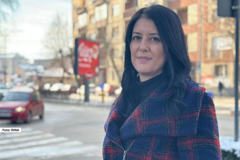 Čačak – Kada je dobila blizance, majka troje dece Dušica Matović iz Čačka nije ni slutila da će uskoro nakon toga dobiti i svoju kuću i to uz pomoć države.