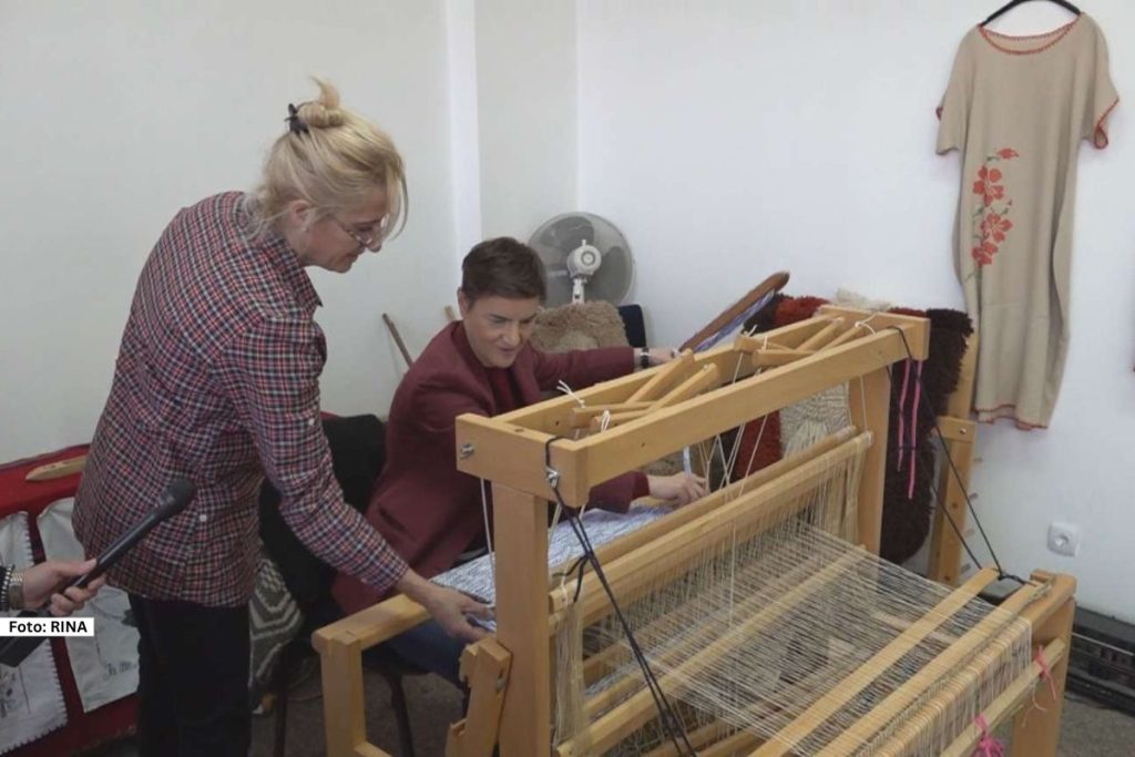 Bajina Bašta - Predsednica Skupštine Srbije Ana Brnabić posetila je Bajinu Baštu, gde je razgovarala sa građanima.