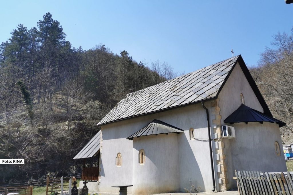Pre  sedam vekova braća Mrnjavčevići podigli su manastir Stjenik u kom  danas počivaju mošti Svetog  Jovana Stjeničkog