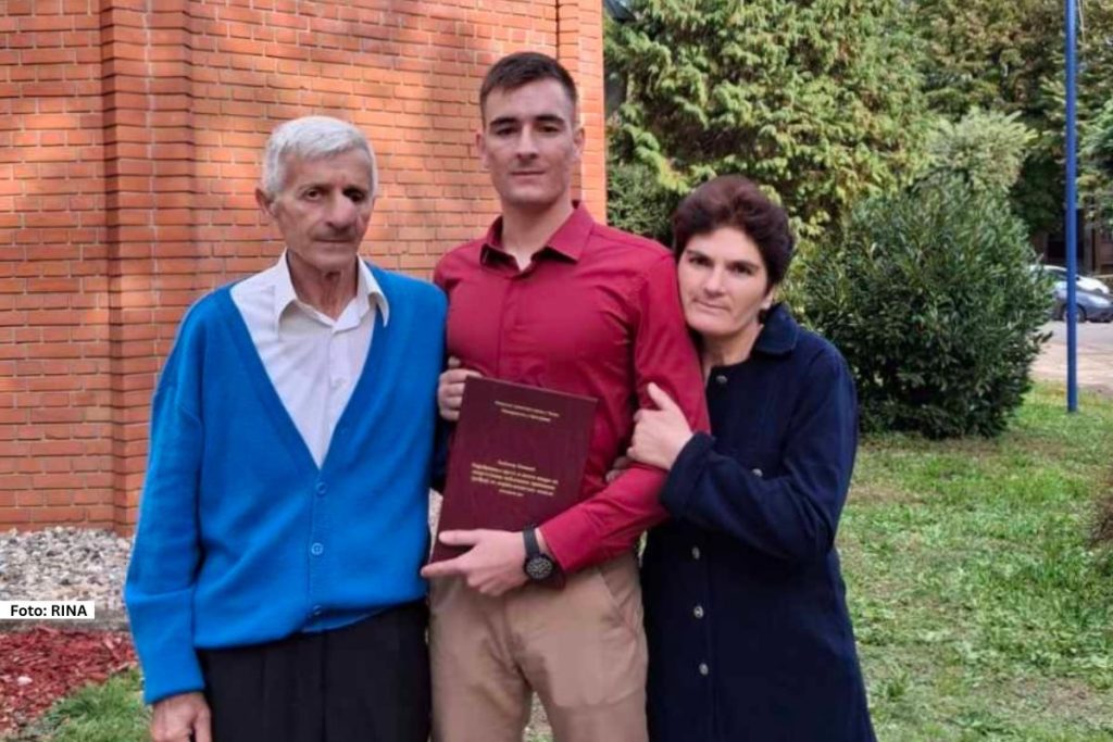 Najbolji je dokaz, da kad nešto dovoljno želite ni kilometri po snegu i kiši koji vode do škole, nisu prepreka.
