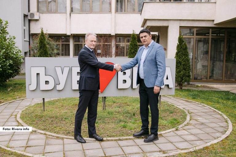 Opštinu Ljubovija danas je posetio ambasador Belorusije Sergej Malinovski, koji je sa saradnicima boravio u zvaničnoj poseti ovoj podrinjskoj opštini. U delegaciji su bili i predstavnici Udruženja Srpsko-rusko-belorusko prijateljstvo Srbije, predvođeni predsednikom Draganom Logvinovim.