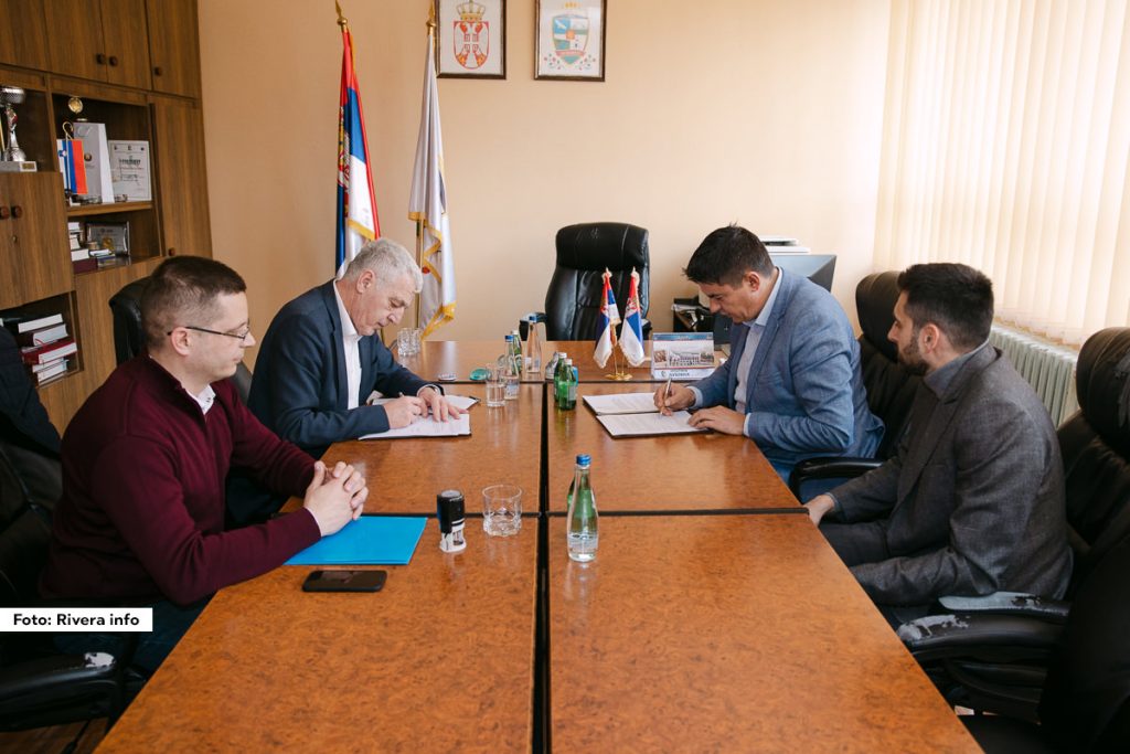 U kabinetu predsednika Opštine Ljubovija u sredu, 18. marta, potpisana je zajednička inicijativa za pokretanje aktivnosti na rekonstrukciji Starog mosta na reci Drini između Ljubovije i Bratunca, jednog od najznačajnijih infrastrukturnih i istorijskih obeležja srednjeg Podrinja.